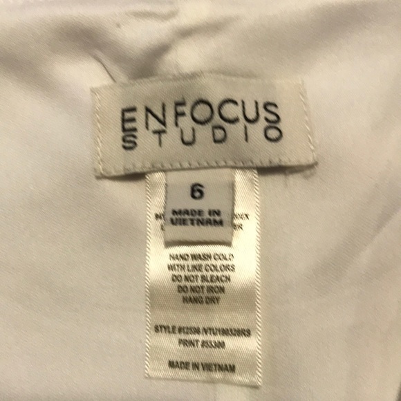 NWT, Enfocus studio shimmery floral dress. Size 6 - Picture 8 of 9